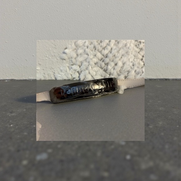 Steve Madden White Hobo Bag with Minimalist Design - Picture 4 of 9